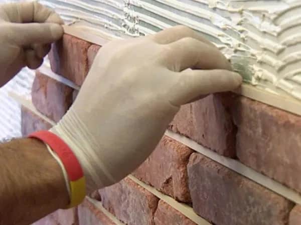 Jak układać cegłę dekoracyjną z fugą, aby uniknąć najczęstszych błędów