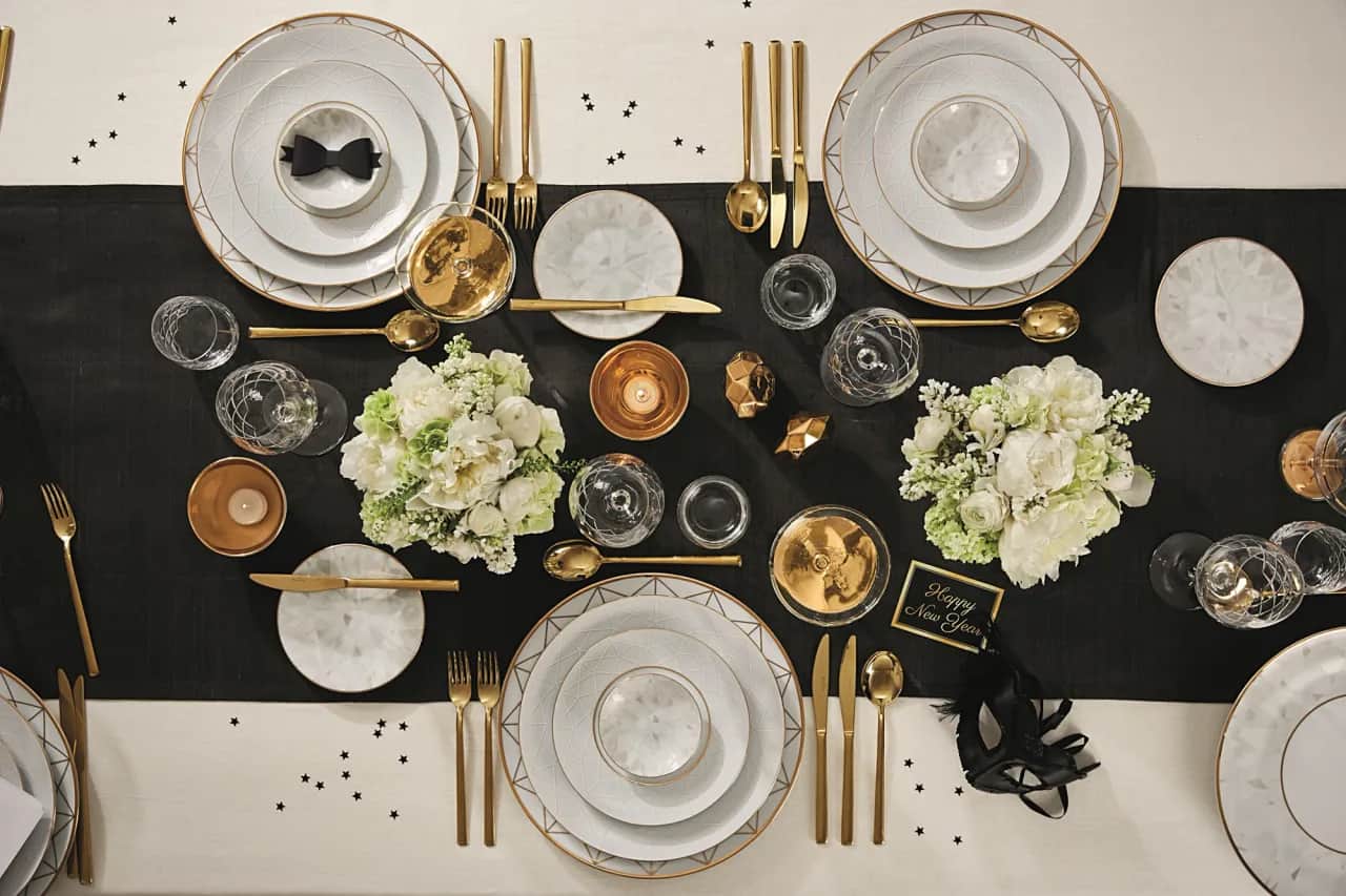 Jak udekorować stół na sylwestra, by zaskoczyć gości i stworzyć magię