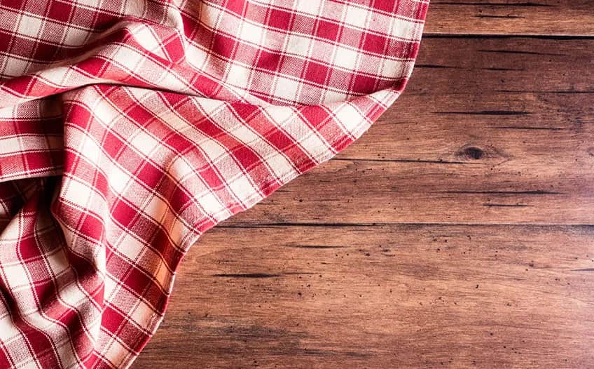 Jak wybrać idealny obrus na stół 140x80, by uniknąć błędów