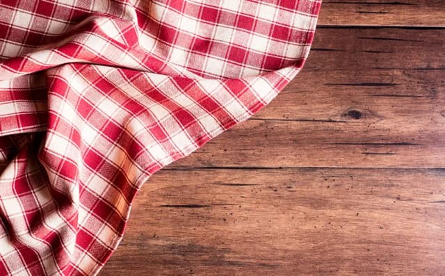 Jak wybrać idealny obrus na stół 140x80, by uniknąć błędów
