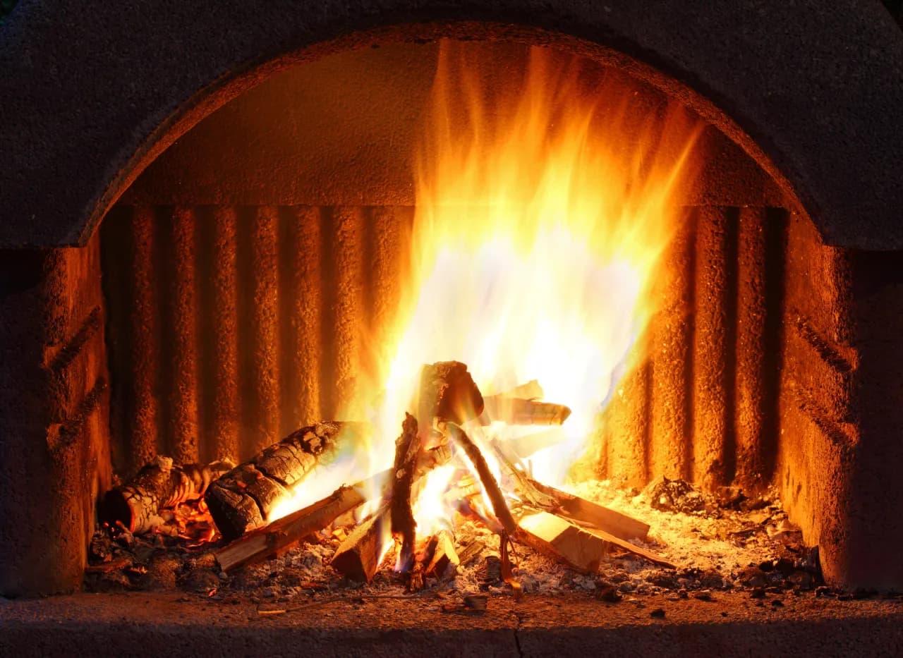 Czy w Krakowie można palić w kominku? Sprawdź aktualne przepisy