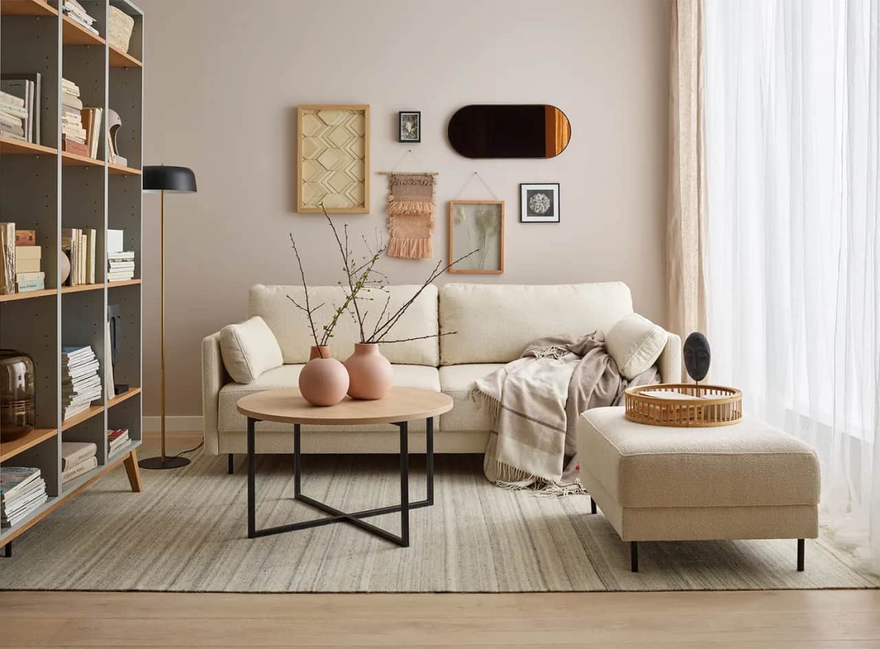 Jaką sofę do małego salonu wybrać, aby zaoszczędzić przestrzeń?