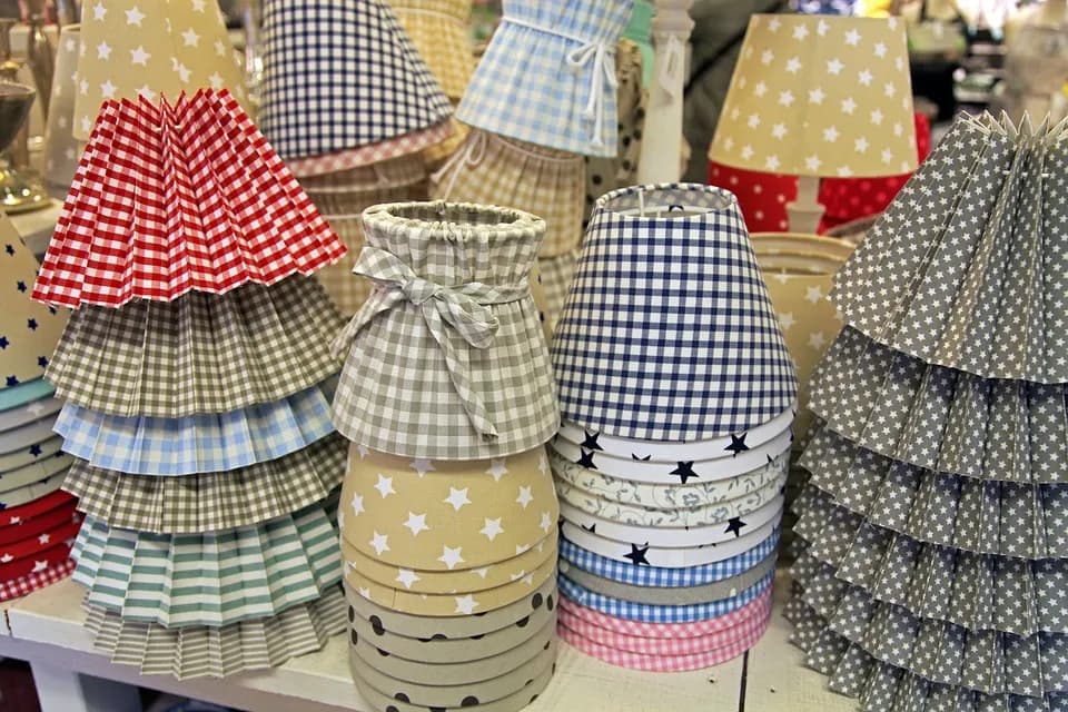 Jak czyścić abażur z tkaniny bez ryzyka uszkodzenia materiału