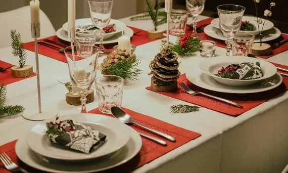 Jak nakryć stół na wigilię: tradycyjne sposoby i piękne dekoracje