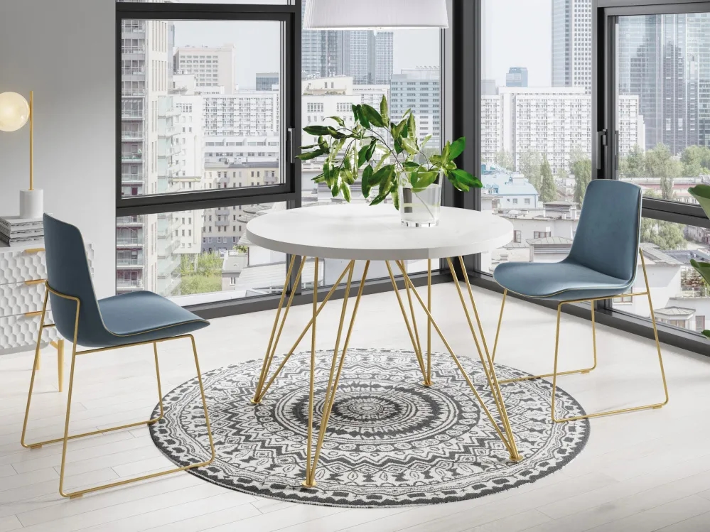 Czym przykryć stół w salonie, aby stworzyć wyjątkową atmosferę?