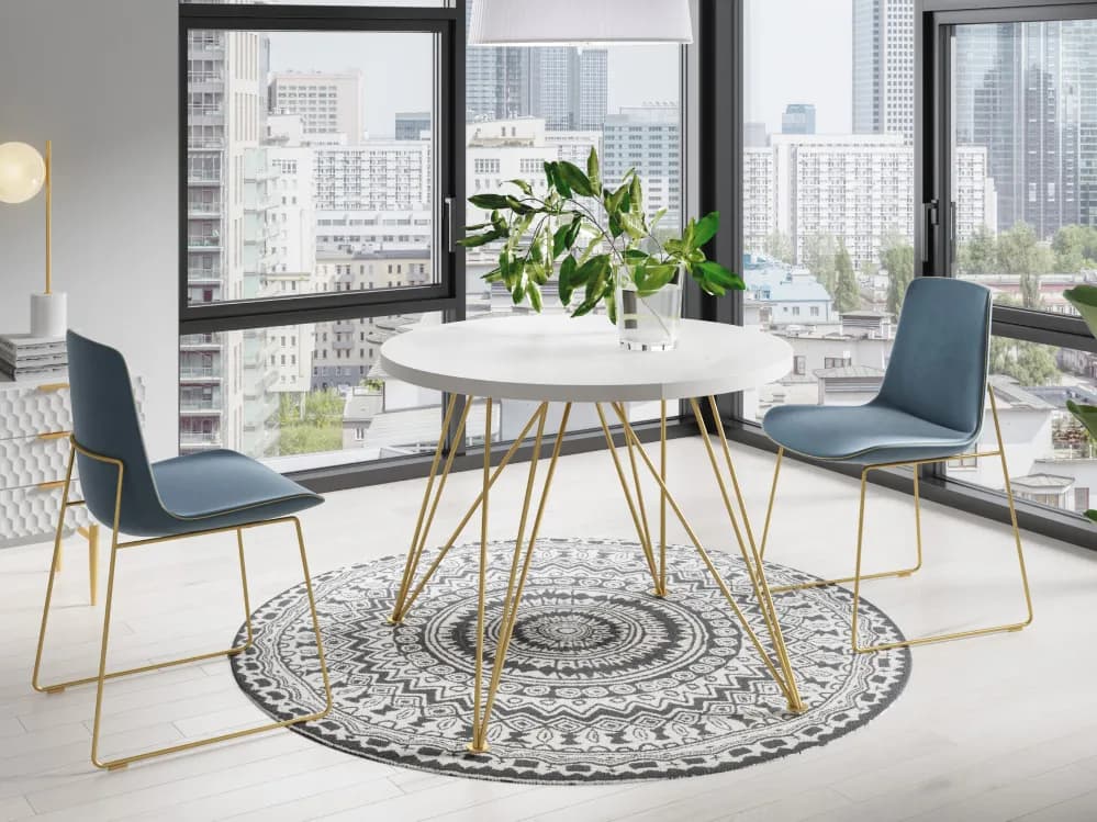 Czym przykryć stół w salonie, aby stworzyć wyjątkową atmosferę?